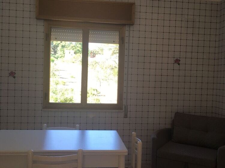 דירת חדר נוף לגינה, Mediterraneo