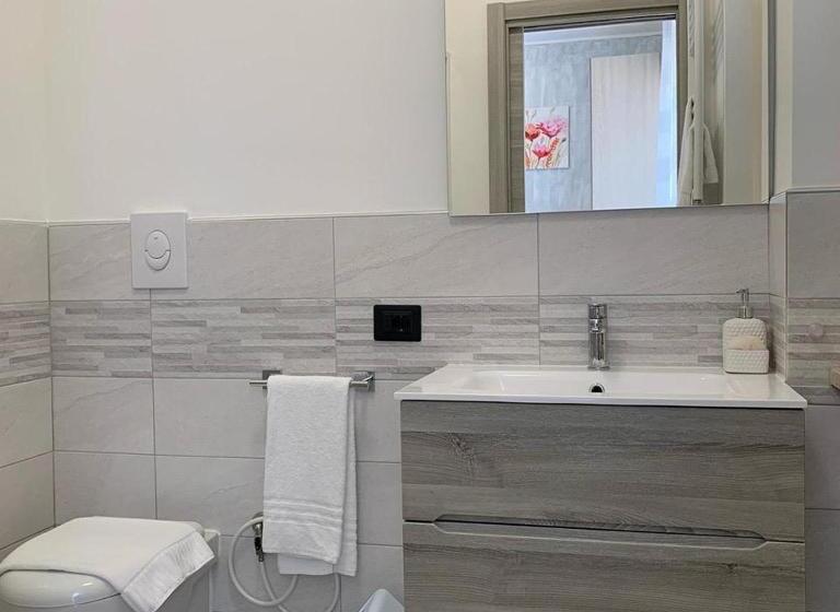 חדר משפחתי, Gioema