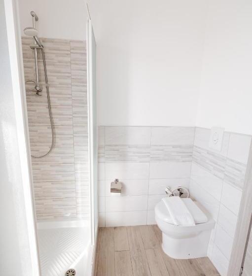 חדר משפחתי דלוקס, Gioema