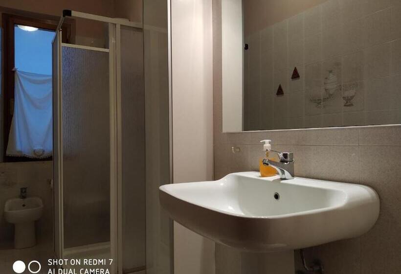 标准三人间共用浴室, Terre Di Creta...per Sognare