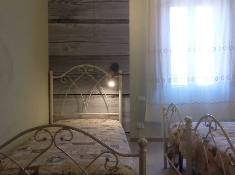 标准三人间共用浴室, Terre Di Creta...per Sognare