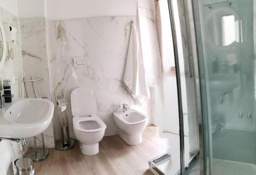 اتاق استاندارد, Via Roma