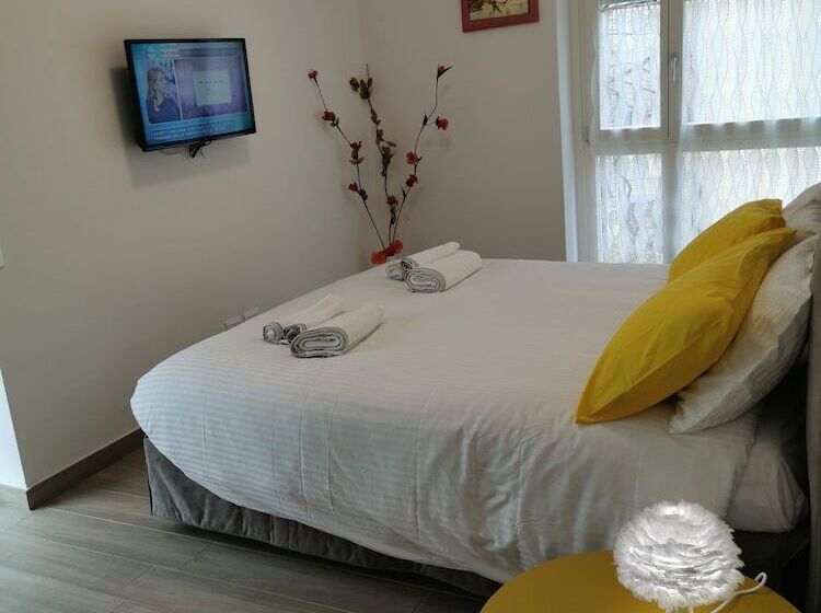 اتاق استاندارد, Via Roma