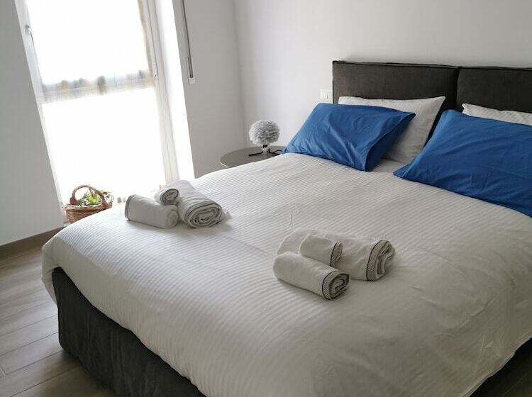 اتاق استاندارد سه نفره, Via Roma