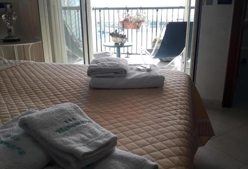 اتاق سه نفره سوپریور با چشمانداز دریا, B&b Vistamare