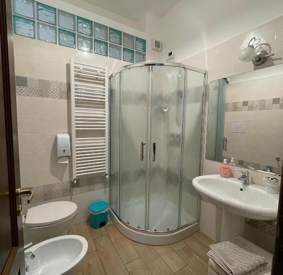 اتاق لوکس سه تخته, B&b Vistamare