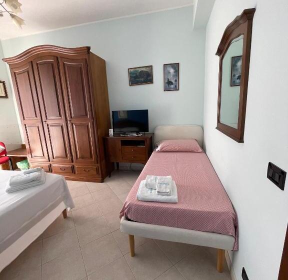 اتاق لوکس سه تخته, B&b Vistamare