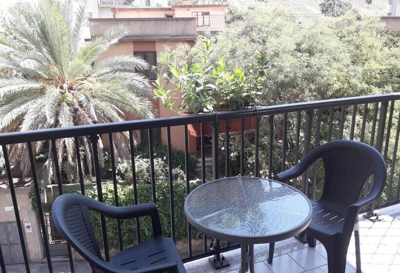 Номер Стандарт с Балконом, B&b Vistamare
