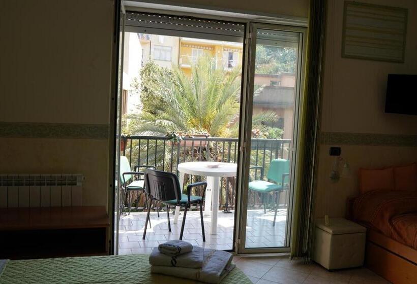 اتاق استاندارد چهار تخته, B&b Vistamare