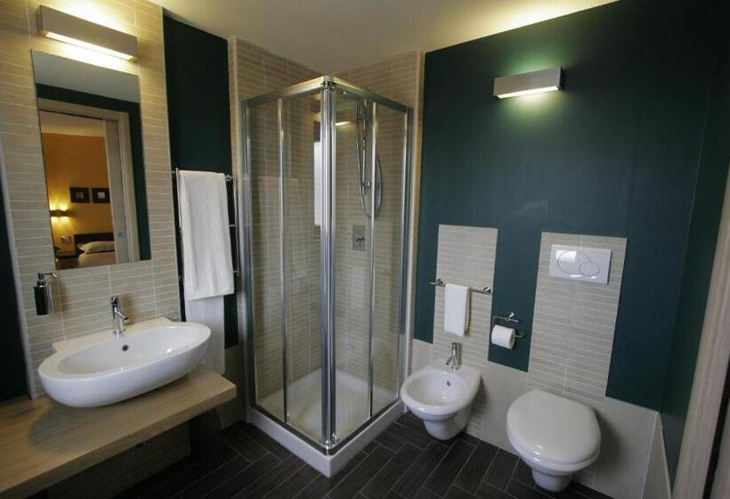 غرفة قياسية مزوَّدة بتراس, Arté Andria