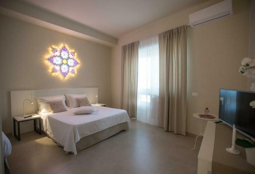 Четырехместный Номер Стандарт с Балконом, Luci Del Salento Guest House