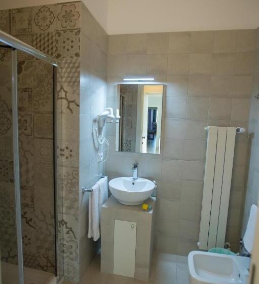 발코니가 있는 4인용 스탠다드 룸, Luci Del Salento Guest House