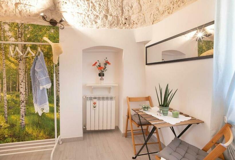 اتاق ساده سه‌ نفره, Wepuglia La Maison D B&b