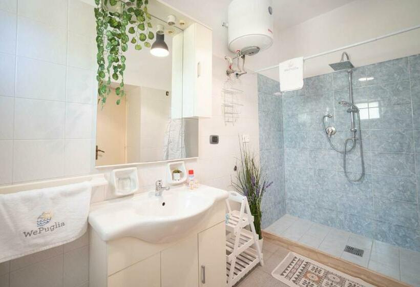 اتاق ساده سه‌ نفره, Wepuglia La Maison D B&b