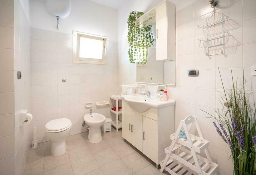 اتاق ساده سه‌ نفره, Wepuglia La Maison D B&b