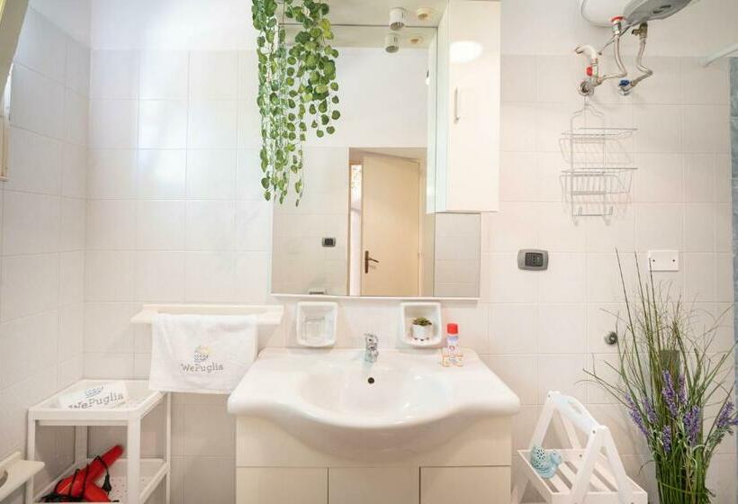 اتاق ساده سه‌ نفره, Wepuglia La Maison D B&b