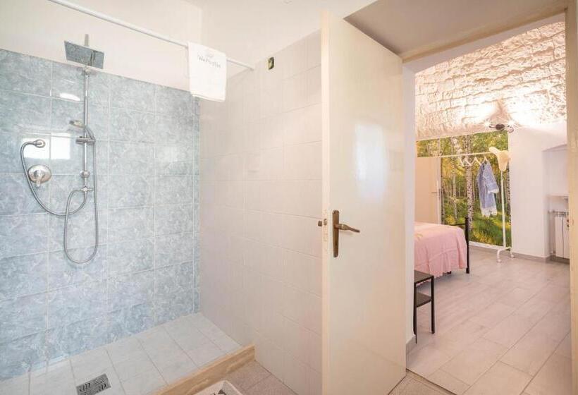 اتاق ساده سه‌ نفره, Wepuglia La Maison D B&b