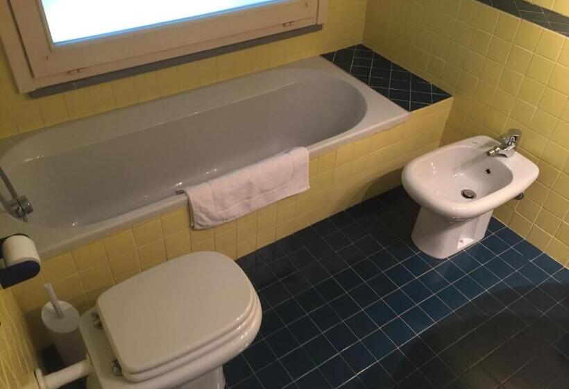 חדר סטנדרט עם מיטת קינג, B&b Treviglio