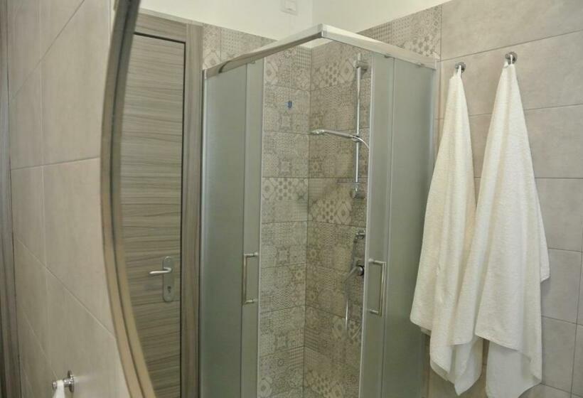 デラックスルーム, Quattordici B&b