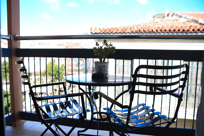 اتاق استاندارد, Adrian