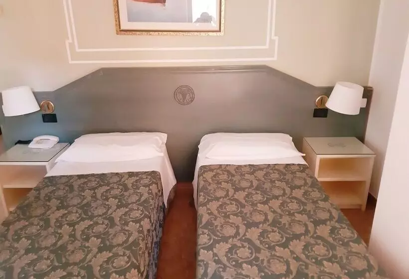 اتاق استاندارد سه نفره, Andromaco Palace