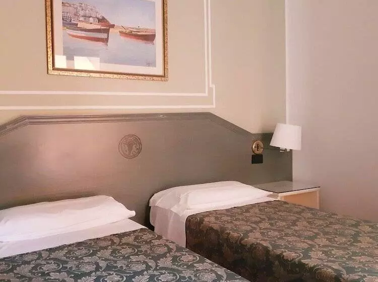 اتاق استاندارد سه نفره, Andromaco Palace