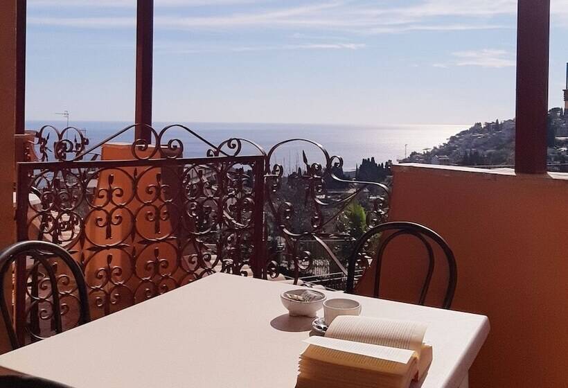 Четырехместный Номер Стандарт, Andromaco Palace