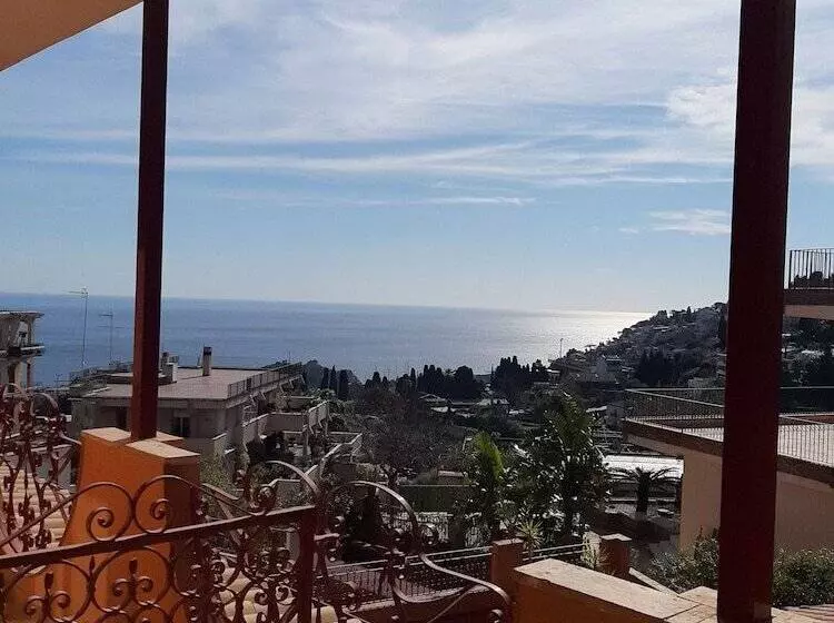 اتاق استاندارد چهار تخته, Andromaco Palace