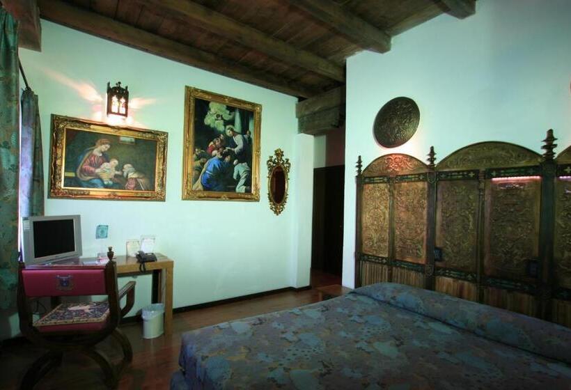 Номер Стандарт, Castello Di Pavone