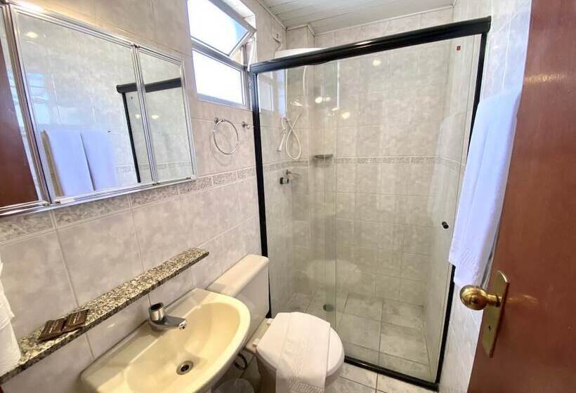 标准三人间, Golden Star