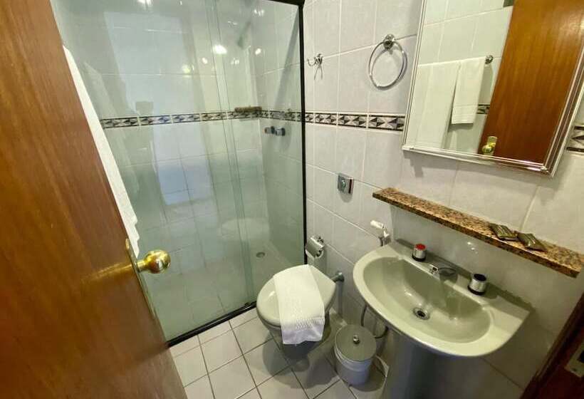 标准三人间, Golden Star