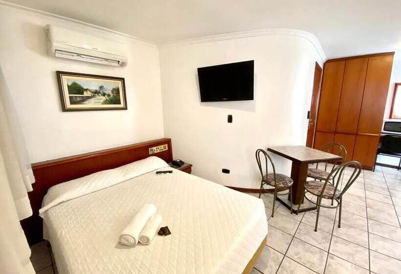 标准三人间, Golden Star