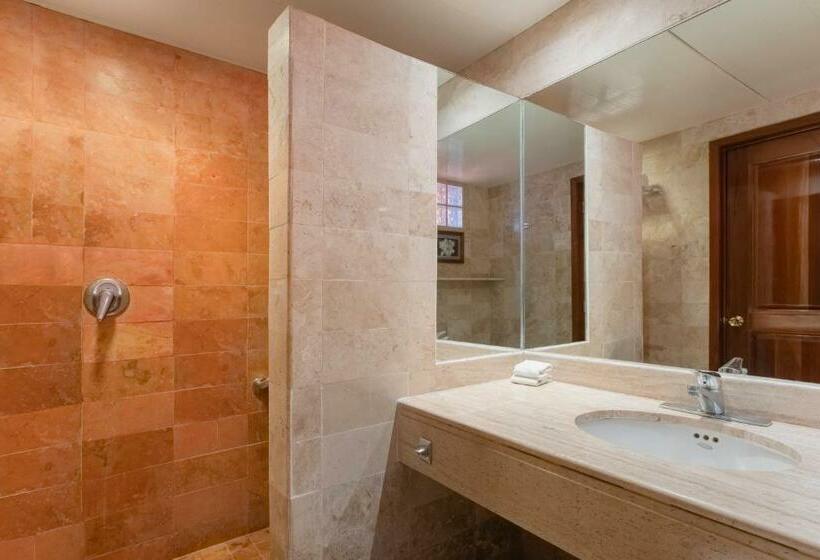 جناح جونيور, Iberostar Waves Quetzal