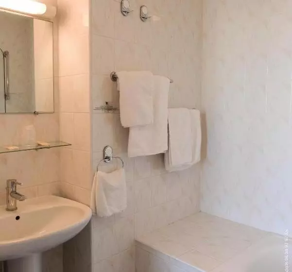 Standard Neljän Hengen Huone, Le Clos Normand