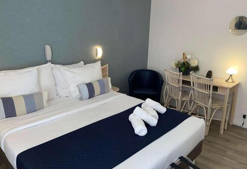 Comfort room with balcony, Les Cols Verts