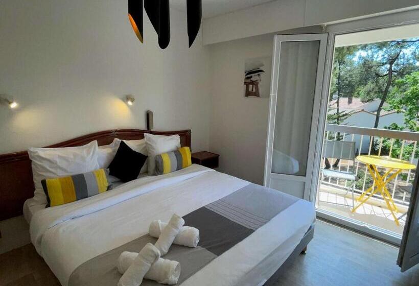 Comfort room with balcony, Les Cols Verts
