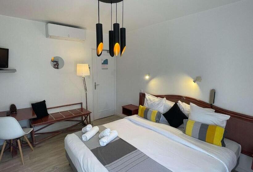 Comfort room with balcony, Les Cols Verts