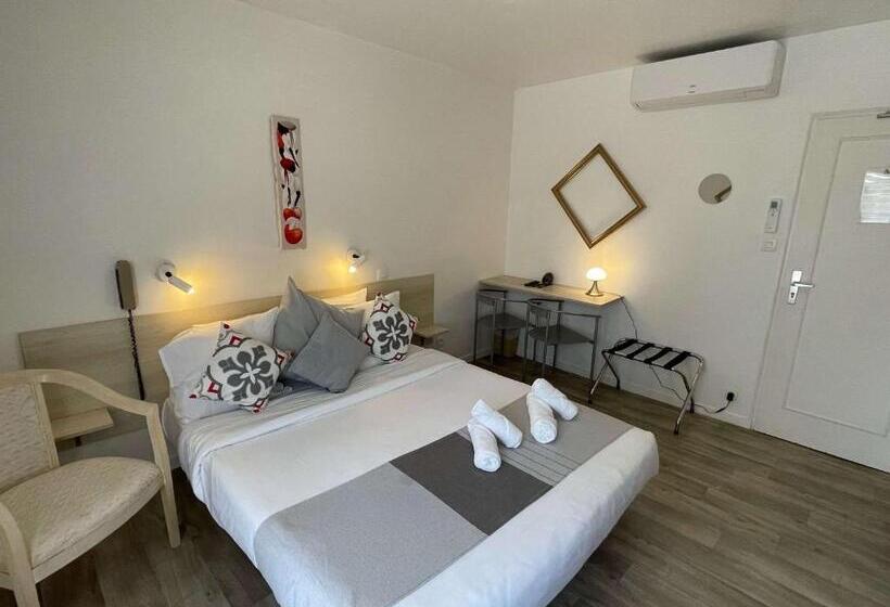 Comfort room with balcony, Les Cols Verts