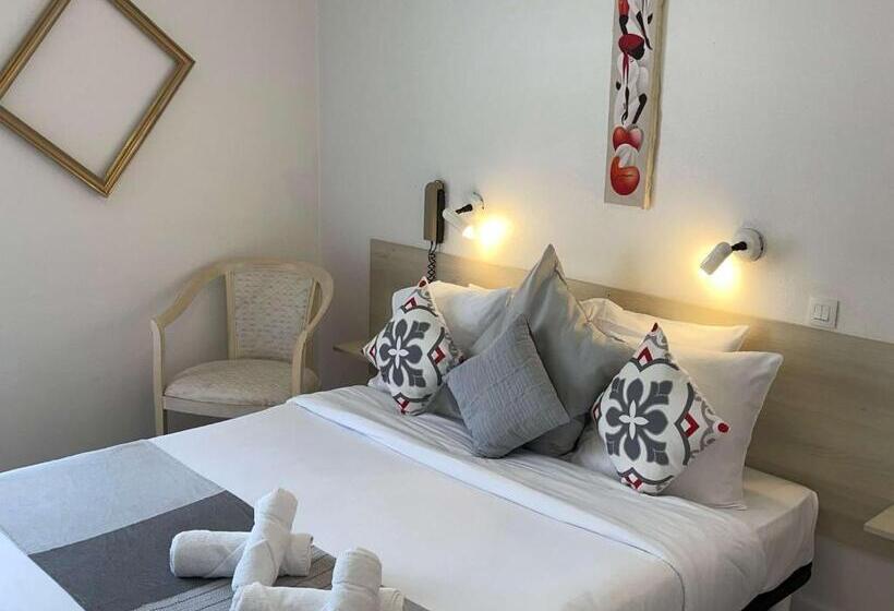 Comfort room with balcony, Les Cols Verts