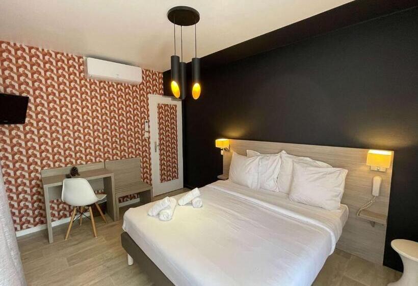 Comfort room with balcony, Les Cols Verts