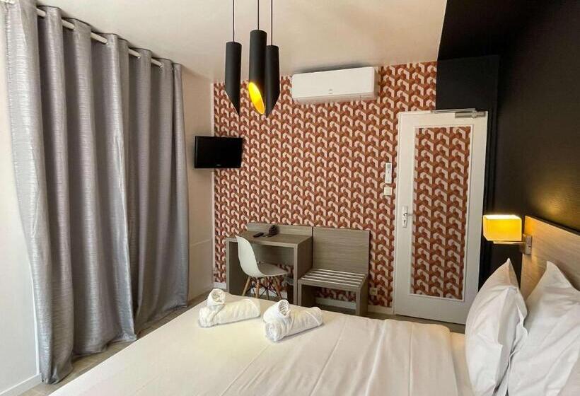 Comfort room with balcony, Les Cols Verts