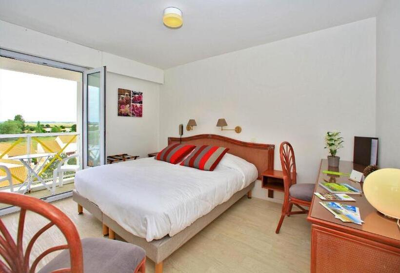 家庭套房, Les Cols Verts