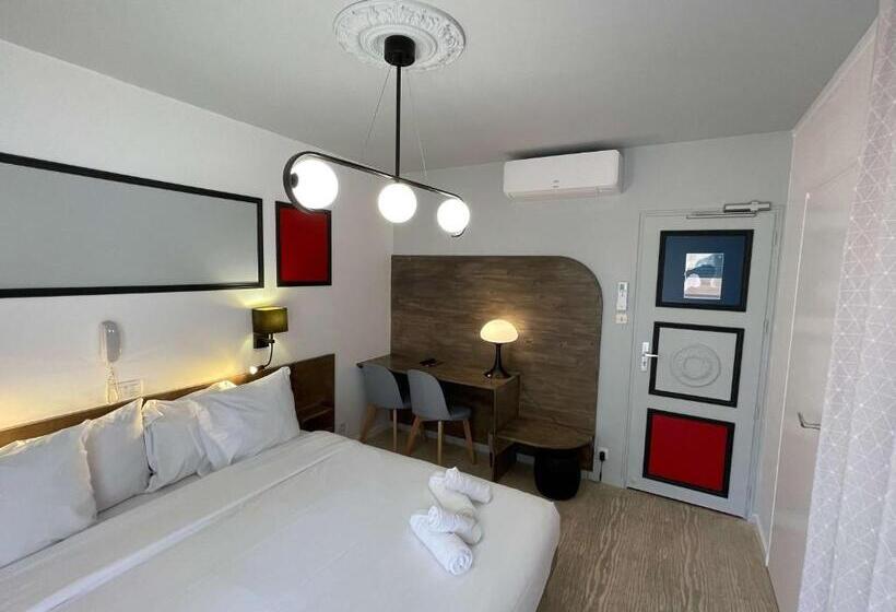 Comfort room with balcony, Les Cols Verts