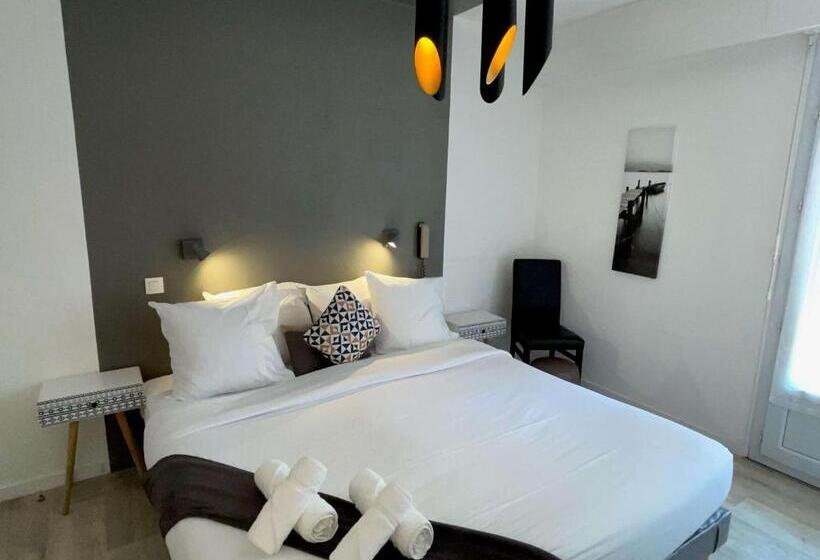 Comfort room with balcony, Les Cols Verts