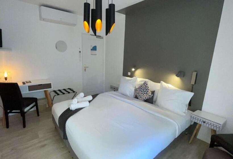 Comfort room with balcony, Les Cols Verts