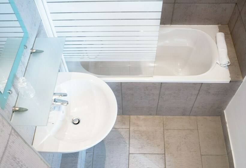 클럽 룸, Les Trois Rois