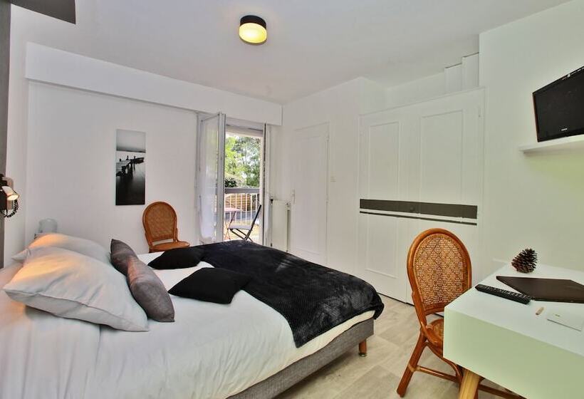 Comfort room with balcony, Les Cols Verts