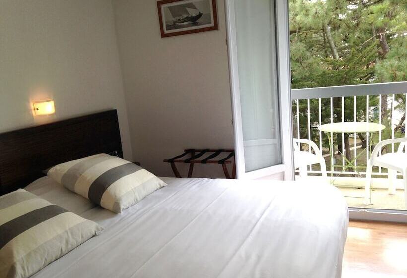 Comfort room with balcony, Les Cols Verts