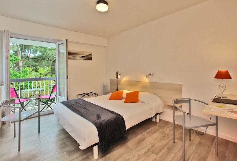 Comfort room with balcony, Les Cols Verts