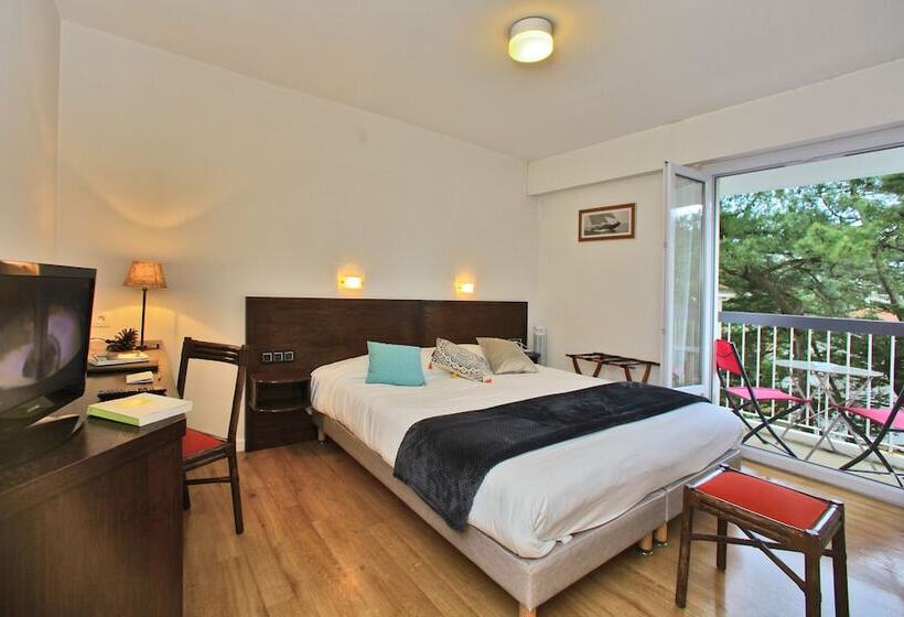 家庭套房, Les Cols Verts